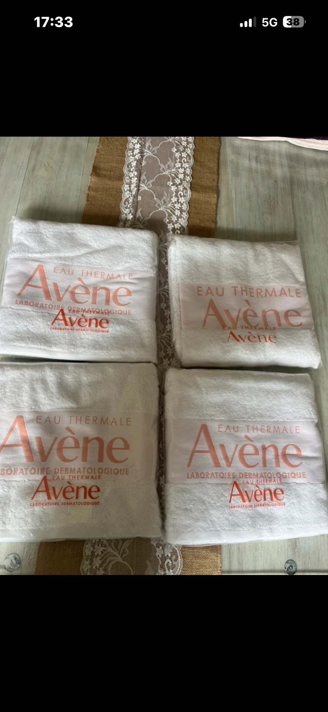 Lot 4 serviettes Avene 